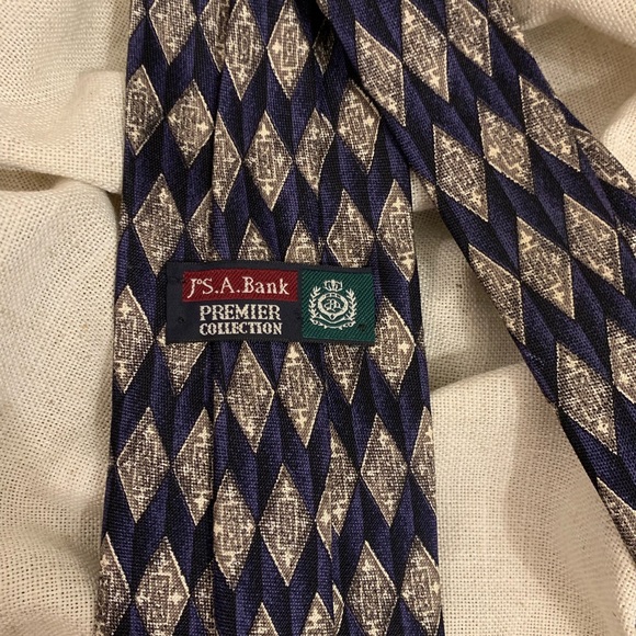 Jos. A. Bank Premier Collection 100% Silk Tie - Picture 2 of 5